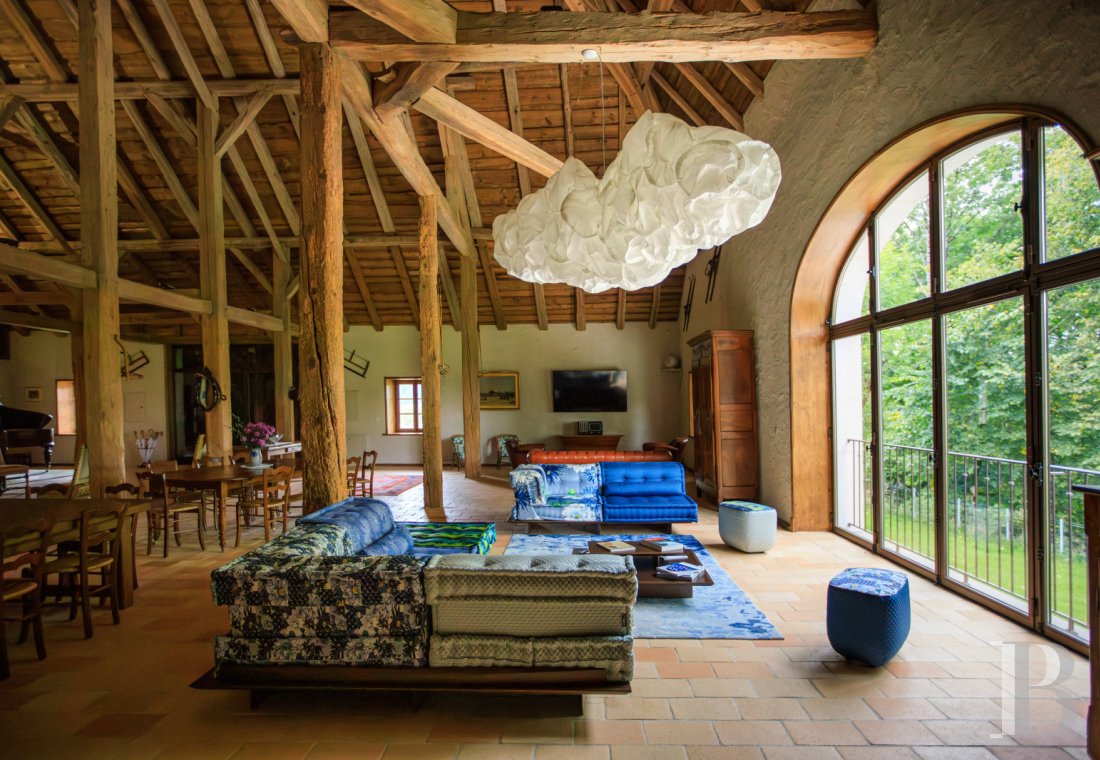 A former livestock farm which has been transformed into a vast, comfortable home near to Nantua in the Haut-Bugey region - photo  n°16